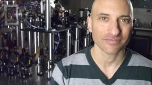 Voyage dans l'espace-temps avec Morgan Freeman S01E02 Les trous noirs