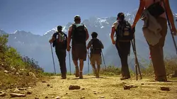 Voyages extraordinaires S01E06 Sur terre