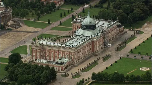 Vues d'en haut S08E07 De Potsdam à Berlin