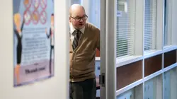 What We Do in the Shadows S02E05 Colin a une promotion