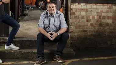 La Porsche Cayenne de Deepak