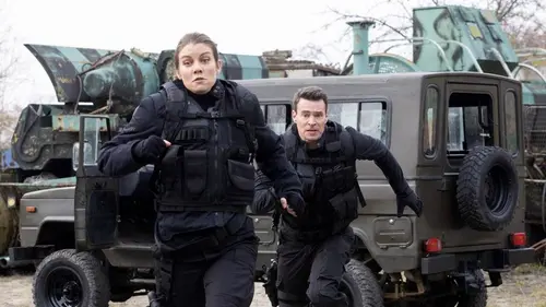 Whiskey Cavalier S01E07 Espagne, trains et automobiles