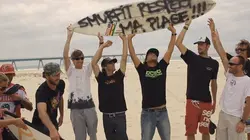 White waves, le combat des surfeurs