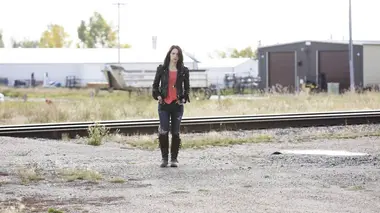 Wynonna Earp S01E01 Purgatory