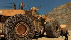 X machines de titans S02E02 Mines en péril