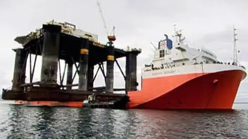 X machines de titans S01E08 Colosse des mers