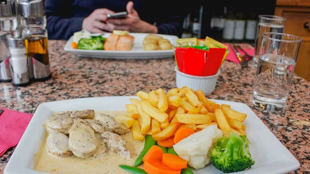 Y'avait quoi à la cantine ?