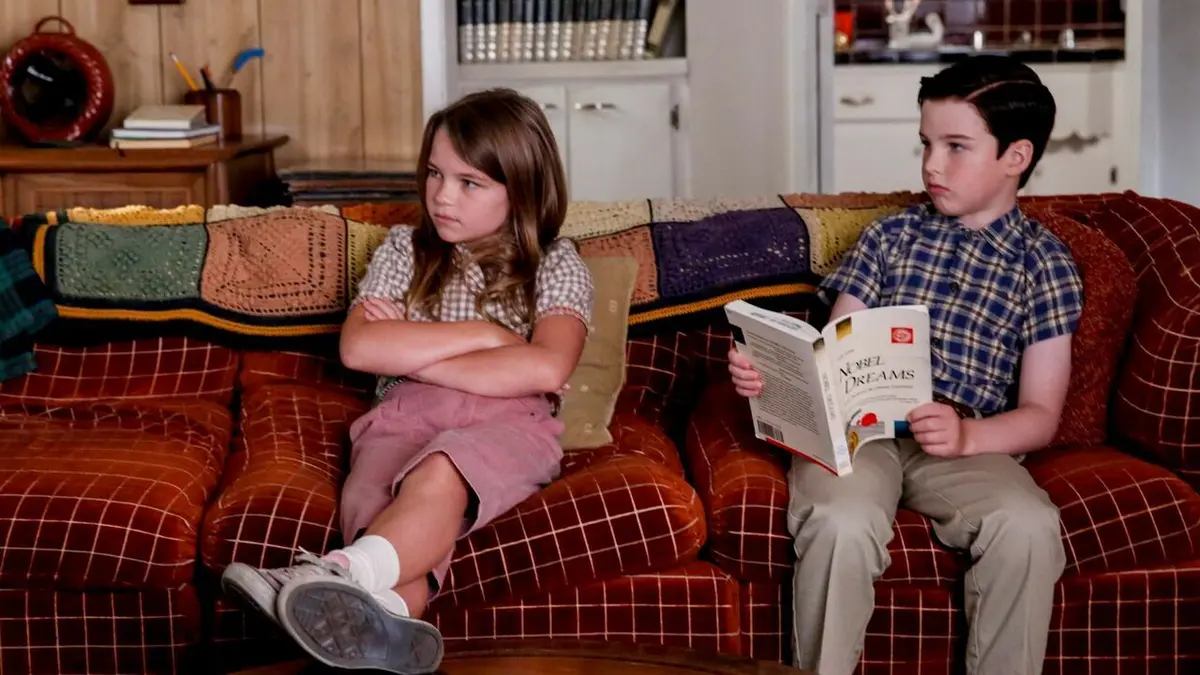 Visuel de Young Sheldon S02E01 Sheldon livreur de journaux