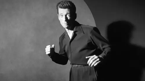 Yves Montand entre en scène : Chansonnier par excellence
