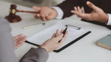 Zone interdite Guerre entre voisins : jusqu'où iront-ils pour gagner ?