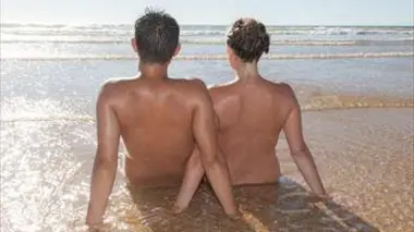 Zone interdite Vacances naturistes : ils franchissent le pas pour la première fois