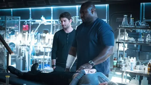 Zoo S03E07 A l'abri des regards