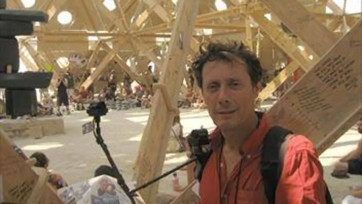J'irai Dormir Chez Vous Burning Man Scene Coupée J'irai dormir à Burning Man E01 (Documentaire) • Programme TV & Replay